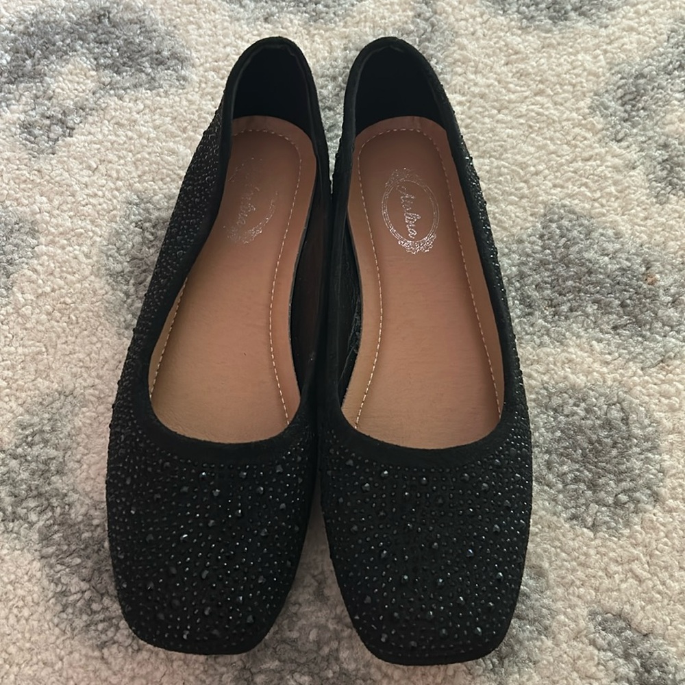 Women’s black flats size 37 (size 6)